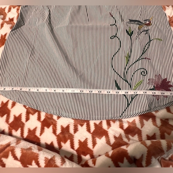 Women’s Shirt, Embroidered- Lightweight - Picture 8 of 8